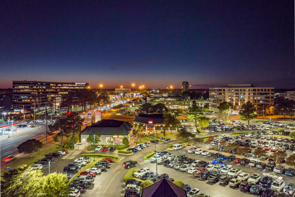 White Oaks offers vibrant night life options.