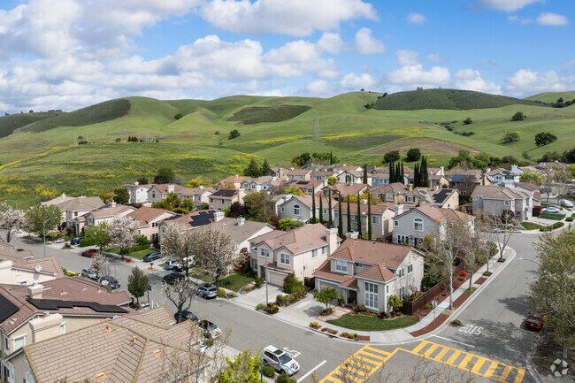 From cozy townhomes to large single-family houses, Basking Ridge offers a range of housing options for every need.