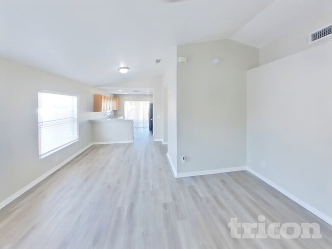 8502 Deer Chase Dr, Riverview, FL 33578 - photo 2