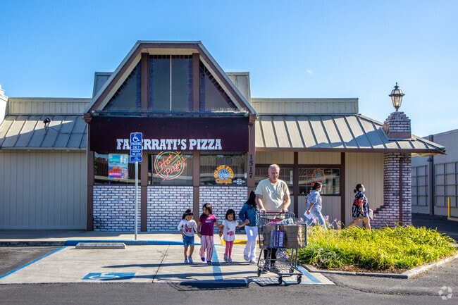 The River Park Shopping Center to the east has dining options, including Fazerrati’s Pizza.
