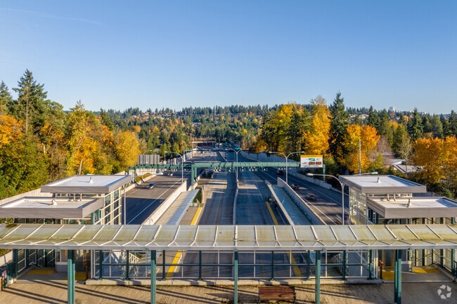 There is a local bus station within the Medina neighborhood for alternative commuting.