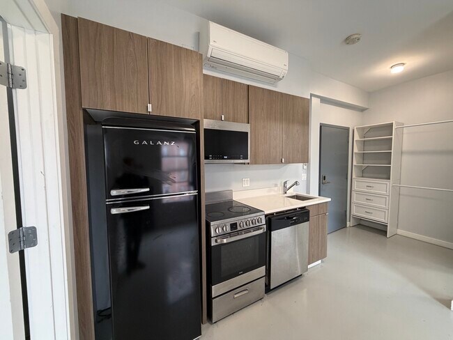 4716 N Racine Ave unit 214, Chicago, IL 60640 - photo 2