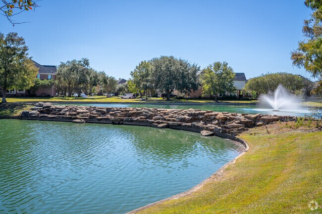 Silverlake is home to several beautiful fountains and serene lakes.
