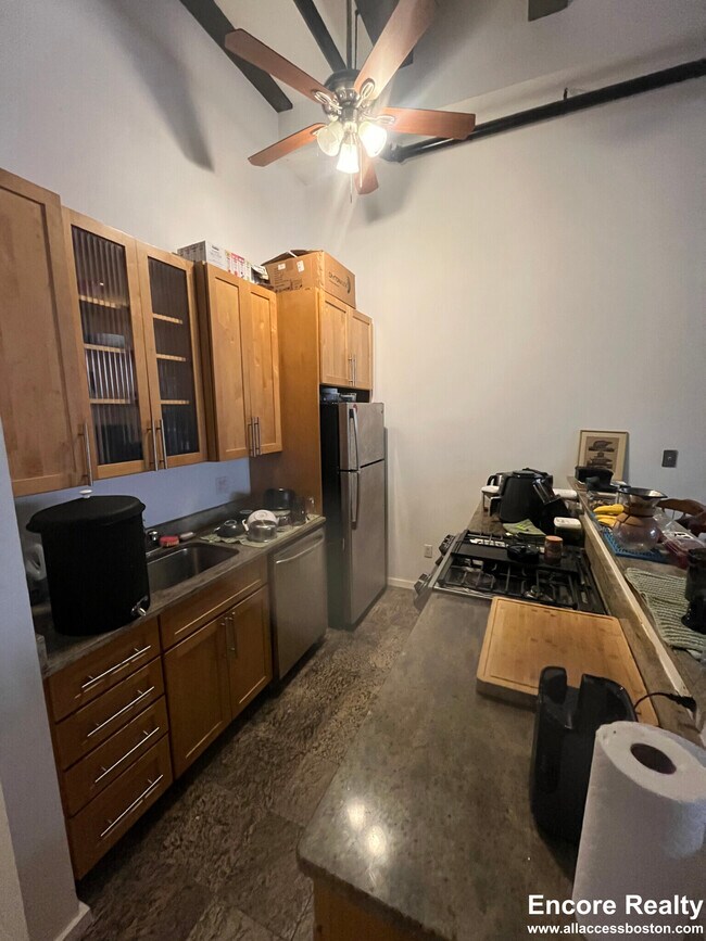 254 Friend St unit 7, Boston, MA 02114 - photo 7