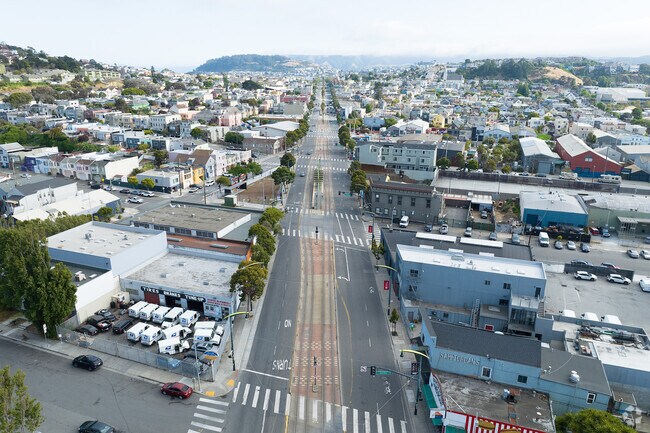 Overview facing south down 3rd Street, capturing the border of Bay View and Hunter’s Point.