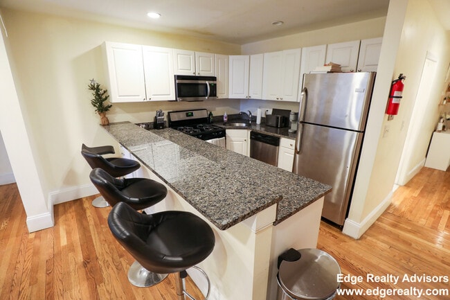 150 Freeman St unit 2, Brookline, MA 02446 - photo 4