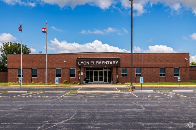 Students at Lyon Elementary live in central Republic and Battlefield.
