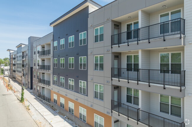 Eclipse, Louisville, KY 40211 - photo 2