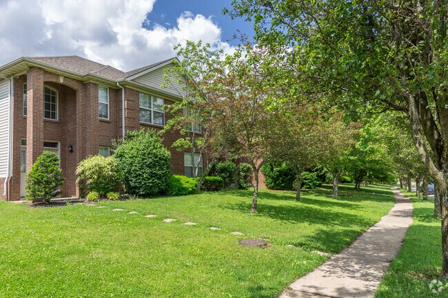 The average townhouse in Woodhill is 1,316 square feet.