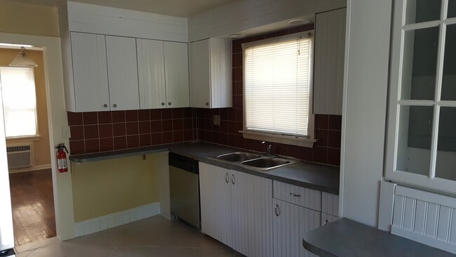 1231 Longwood St, West Palm Beach, FL 33401 - photo 7