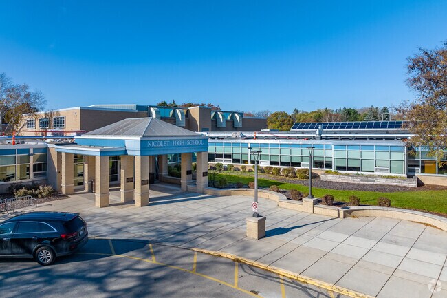 The entry of Nicolet High School.