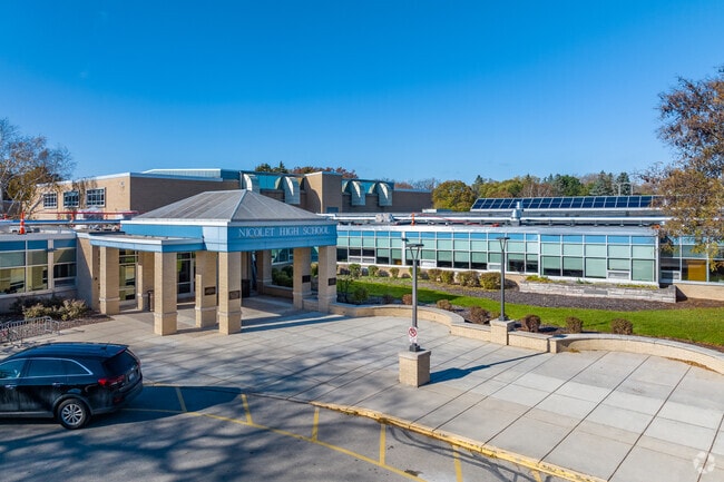 The entry of Nicolet High School.
