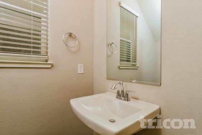 2075 Comstock Ln, Lincoln, CA 95648 - photo 6