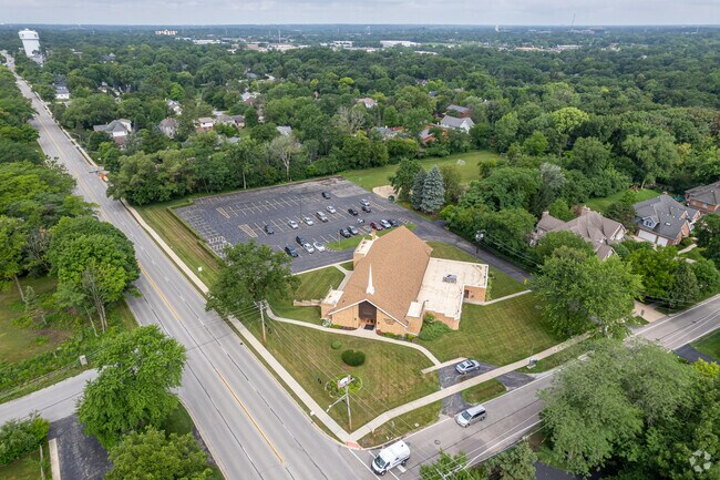 Downers Grove Adventist School aerial view in relation to neighborhood.