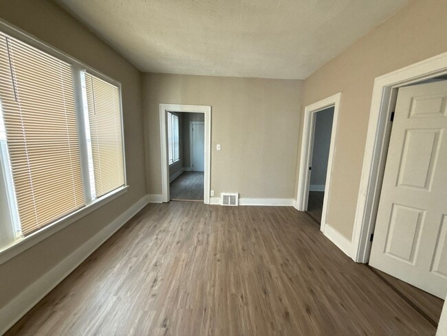 9142 Isham, Detroit, MI 48213 - photo 5