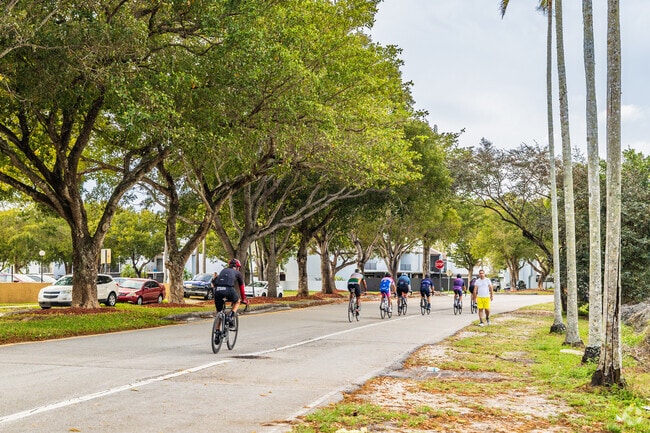 Bike-friendly paths and sidewalks make Kendale Lakes West popular with cyclists.
