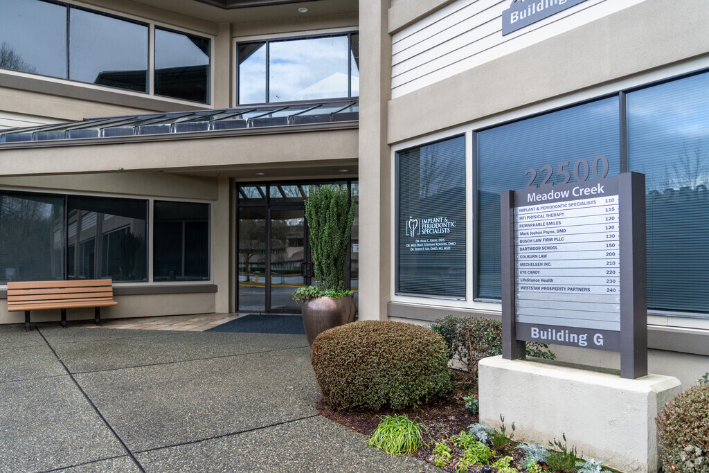 Dartmoor School - Issaquah entrance.