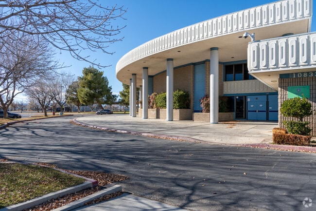 The total minority enrollment at Littlerock High School is 91%.