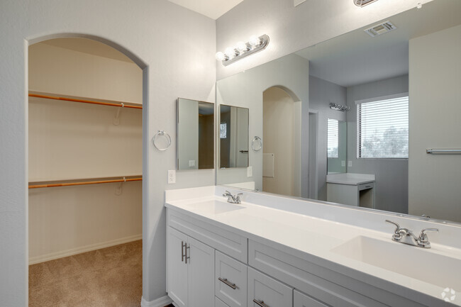 2BR, 2BA - 1,130 SF
