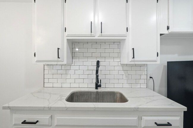 5549 Fulcher Ave unit 4, North Hollywood, CA 91601 - photo 2