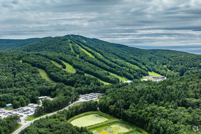 Mount Sunapee is a major draw to Newbury because of its yearlong activities and stunning views.