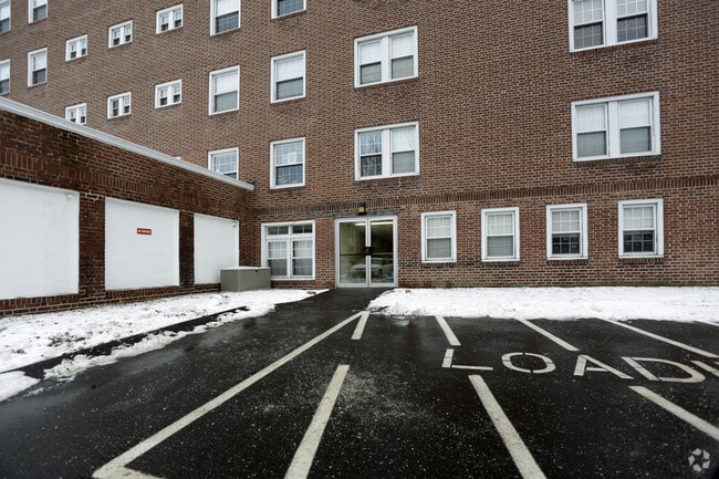 Rockland Street Apartments, Portsmouth, NH 03801 - photo 2