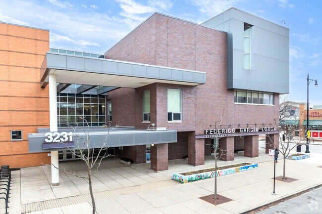 Garcia Lorca Elementary School has an average student to teacher ratio of 14 to 1.