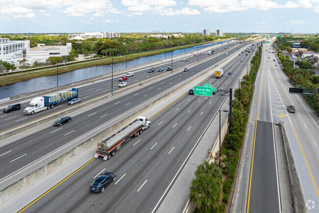 Interstate I-595 connects in minutes to the airport and beaches from Sunshine Village.