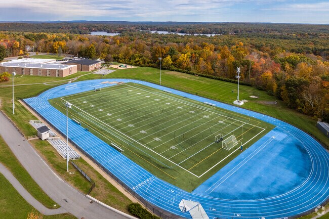 Lunenberg High School offers varsity high football to its students.