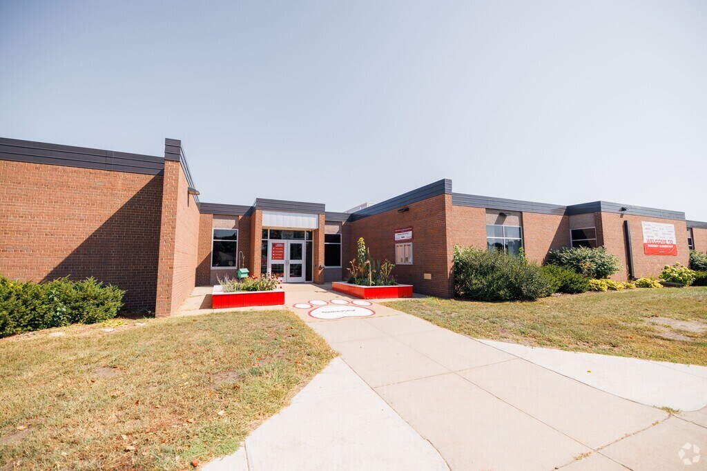 Hand in Hand Christian Montessori serves students in the Roseville community.