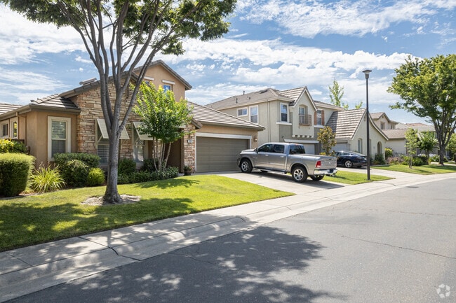 Homes in the Parkway range between 1,5000 to 4,000 square feet
