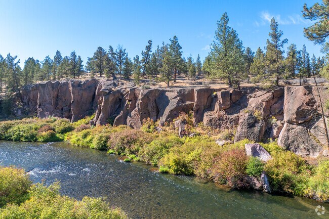 The Deschutes River winds through Tumalo to the State Park.