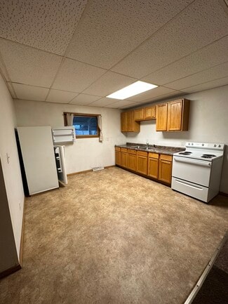 117 E Main St, Warren, IL 61087