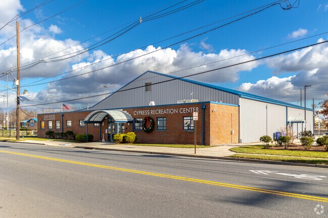 Mayor Mac’s Café is located in Cypress Recreation Center in Woodbridge, NJ.