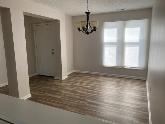 9215 Ravenwing Dr, Charlotte, NC 28262 - photo 3