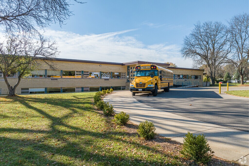 The front of Henderson Elementary School.