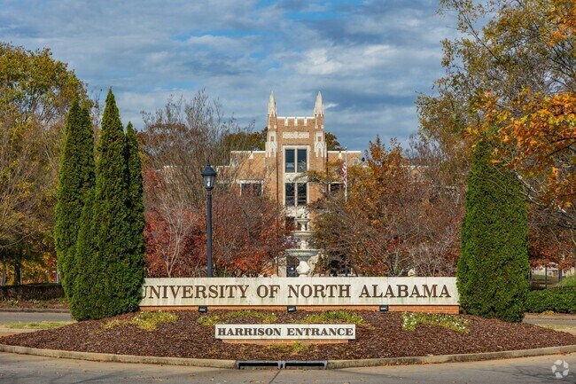 The University of North Alabama has a 130 acre campus near Downtown Florence.