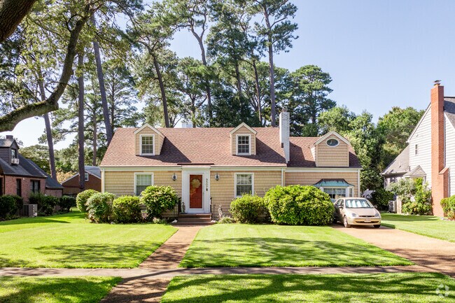 Cape Cod homes line the streets of Willoughby.