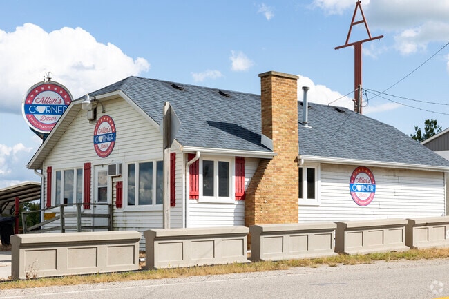 Just outside of town is Allens Corner Diner, a Hampshire local favorite.