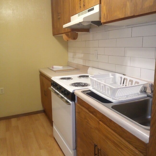 1504 10th Ave, Dodge City, KS 67801 - photo 2