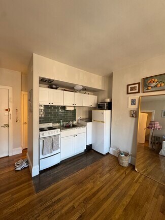 221 Newbury St, Boston, MA 02116