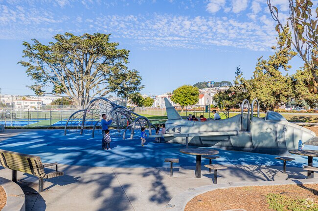 Navigate the rules and regulations with clarity at Carl Larsen Park.