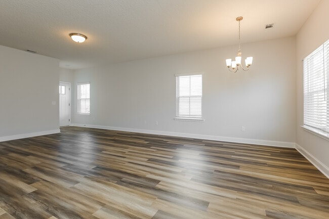 118 Chaffseed Cir, Hinesville, GA 31313 - photo 5