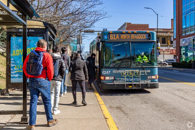 PRT bus stops are all over Squirrel Hill North.