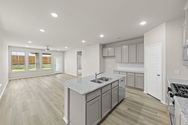 1705 Meadow Crest Dr, Aubrey, TX 76227 - photo 5