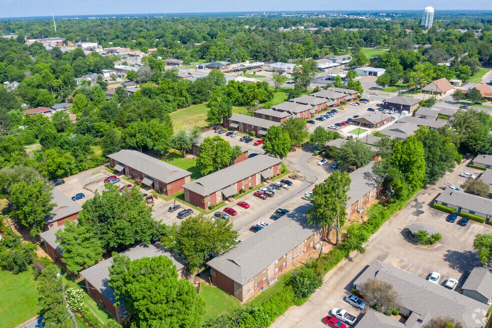 Regency Apartments 2526 Lamar Ave, Paris, TX
