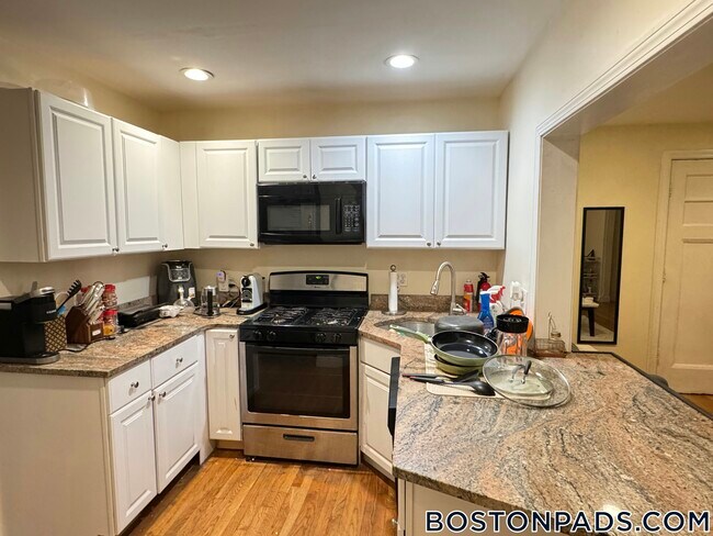 62 Egmont St unit 3, Brookline, MA 02446 - photo 4