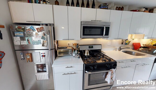 13 Pleasant St unit 2, Cambridge, MA 02139 - photo 5