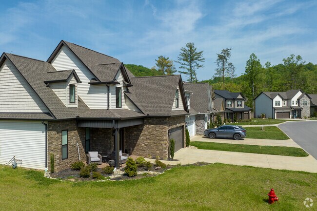 New home construction on Dream Catcher Way in the Sevier Home neighborhood.