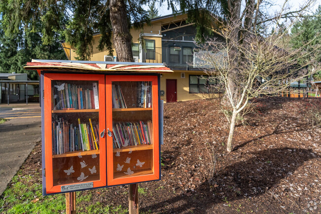 Ridgeline Montessoriin Eugene has a Little Free Library on site.